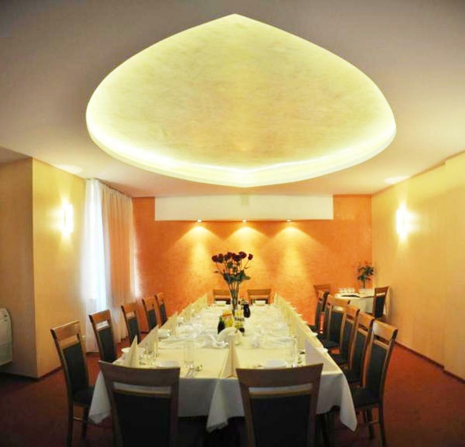 Hotel Iskra Rzeszów Eksteriør billede
